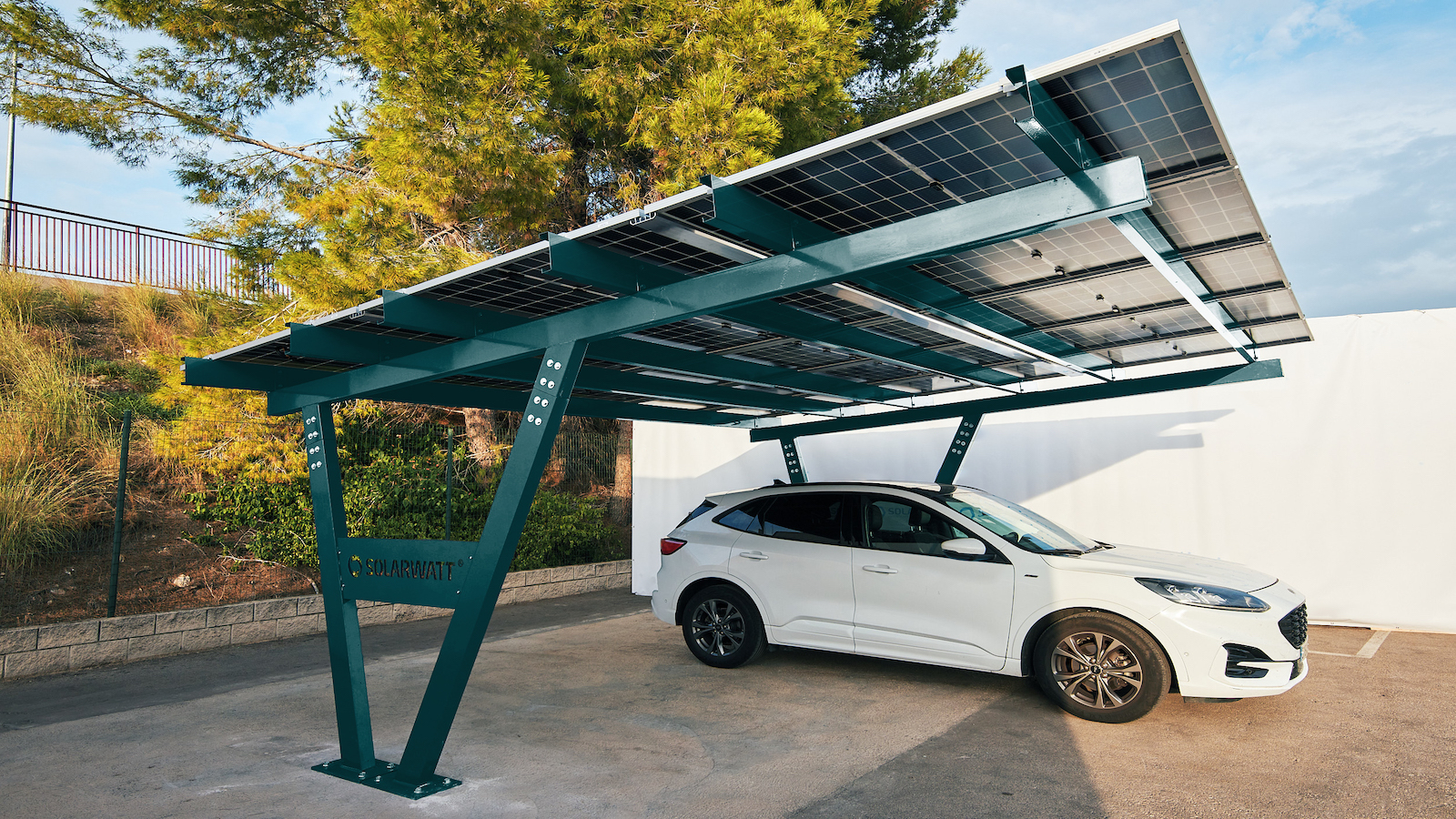 solarwatt-convierte-los-parkings-en-centros-de-energia-renovable-con-sus-nuevas-marquesinas-solares