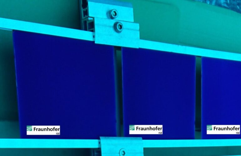 fraunhofer-ise-advierte-sobre-el-riesgo-de-una-degradacion-inducida-por-uv-mayor-de-lo-esperado-en-celulas-topcon,-perc-y-hjt