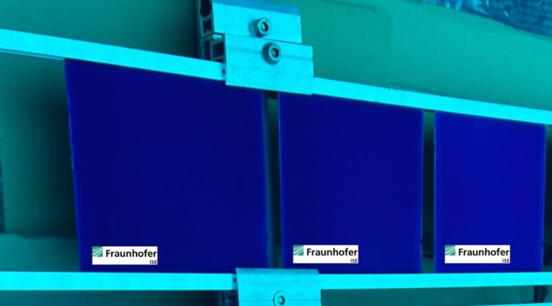 fraunhofer-ise-advierte-sobre-el-riesgo-de-una-degradacion-inducida-por-uv-mayor-de-lo-esperado-en-celulas-topcon,-perc-y-hjt