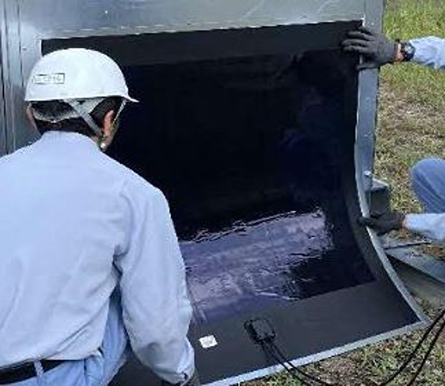 operador-ferroviario-japones-prueba-energia-solar-de-perovskita-en-barreras-acusticas