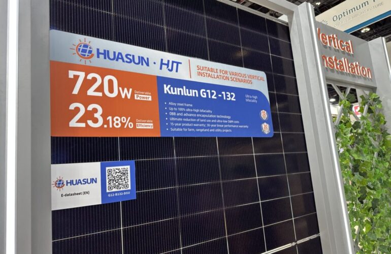 huasun-estrena-modulos-solares-de-720-w-para-proyectos-fotovoltaicos-verticales