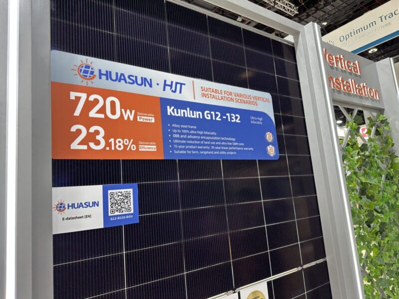 huasun-estrena-modulos-solares-de-720-w-para-proyectos-fotovoltaicos-verticales