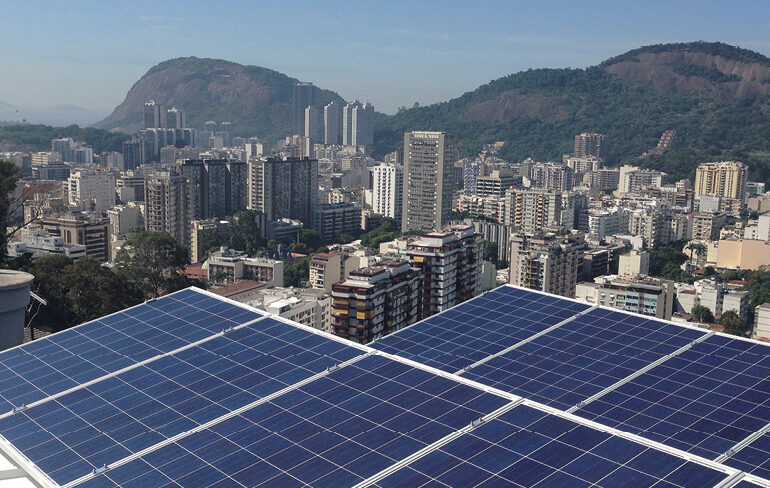 la-capacidad-fotovoltaica-alcanza-los-52-gw-en-brasil