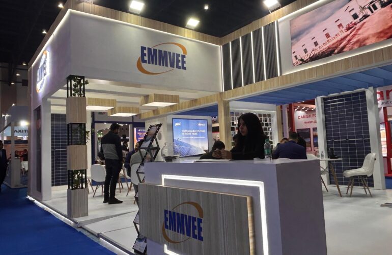 emmvee-establece-nuevos-puntos-de-referencia-con-el-modulo-fotovoltaico-top-con-en-bharat-solar-expo-2025