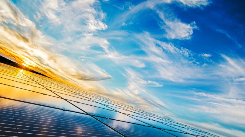 el-aumento-solar-de-la-india-generos-16,811-mu,-contribuyendo-~-70%-a-la-energia-renovable-en-marzo-de-2025