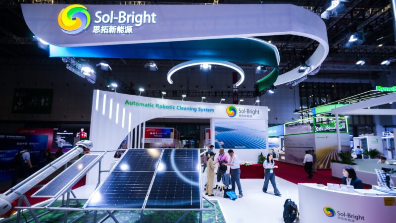 sol-bright-maestra-robots-de-limpieza-fotovoltaica-de-proxima-generacion-y-asociaciones-globales-en-snec-2025