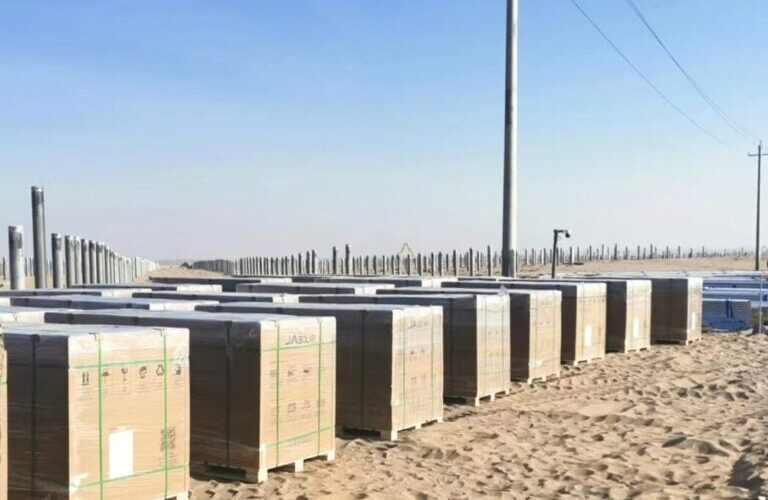 ja-lanza-solar-el-modulo-desertblue-para-mercados-de-desierto-y-semiaridos