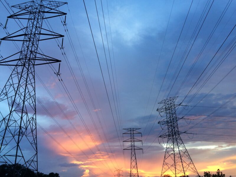 la-demanda-de-electricidad-se-eleva-en-medio-oriente-y-africa-del-norte-como-el-uso-de-energia-de-enfriamiento-y-desalinizacion