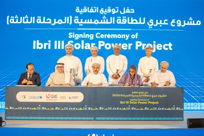 oman-firma-un-acuerdo-para-el-proyecto-de-energia-solar-ibri-iii-para-impulsar-la-transiciacion-de-energia-renovable