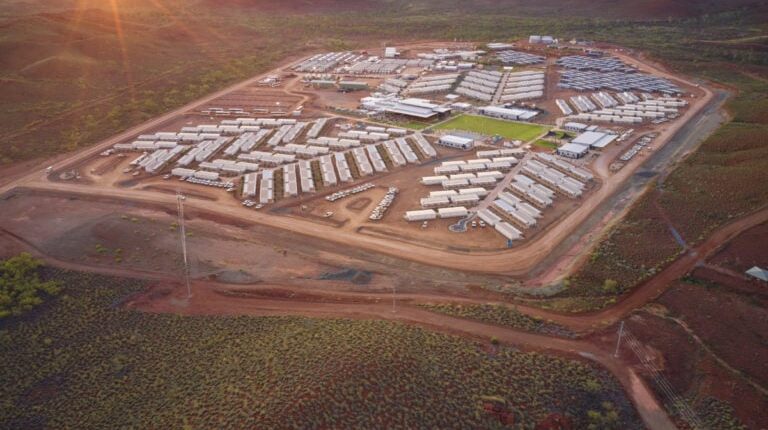 fortescue-firma-el-acuerdo-de-suministro-del-modulo-solar-con-el-longi-de-china