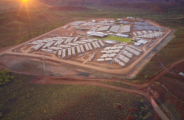 fortescue-firma-el-acuerdo-de-suministro-del-modulo-solar-con-el-longi-de-china