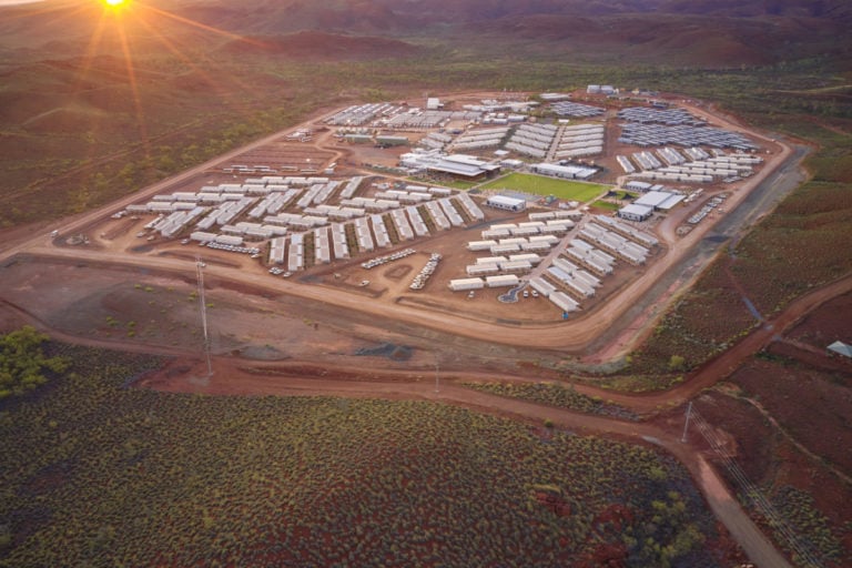 fortescue-firma-el-acuerdo-de-suministro-del-modulo-solar-con-el-longi-de-china