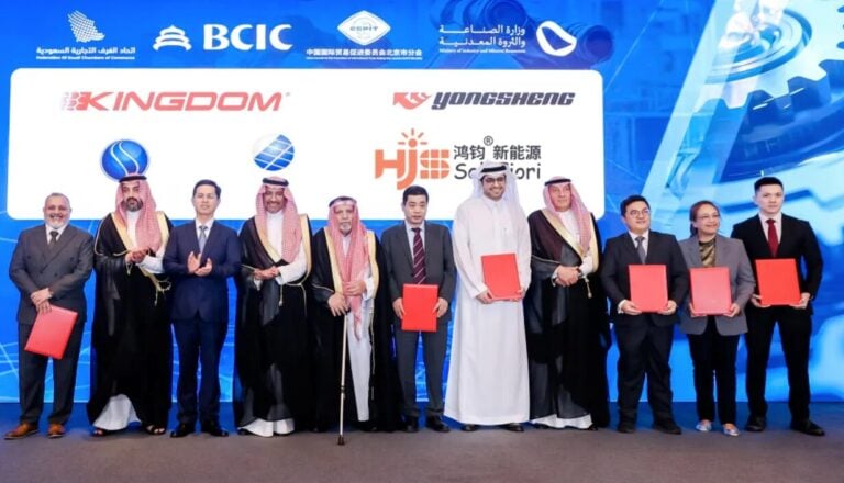 solefiori-de-china-para-construyir-una-fabrica-de-modulos-hjt-6gw-en-arabia-saudita