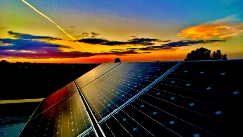 b.grmm-y-siam-piwat-socio-en-la-azotea-solar-793-kwp-en-siam-paragon-para-avanzar-en-los-objetivos-de-energia-limpia-de-tailandia