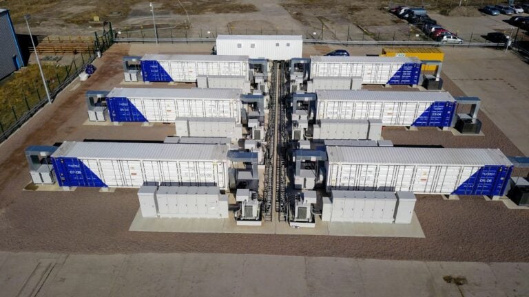 sembcorp-adquirira-la-unidad-solar-de-300mw-de-renew-por-246-millones-de-dolares
