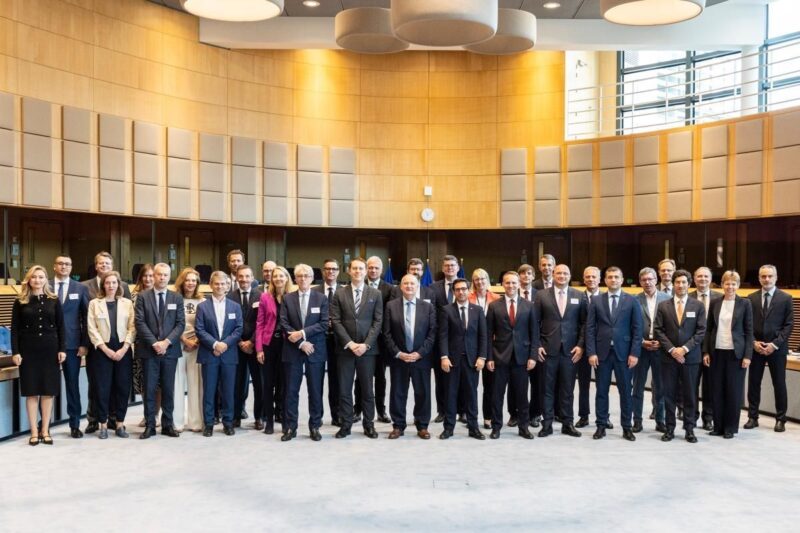 los-ministros-de-la-ue,-la-comision-europea-y-el-esmc-presionan-para-que-se-adopten-medidas-mas-rapidas-para-apoyar-la-fabricacion-de-energia-solar-fotovoltaica-en-toda-europa-mediante-politicas-e-incentivos-opex
