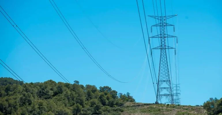 nueva-planta-fotovoltaica-hibridada-con-baterias-de-litio-en-canarias