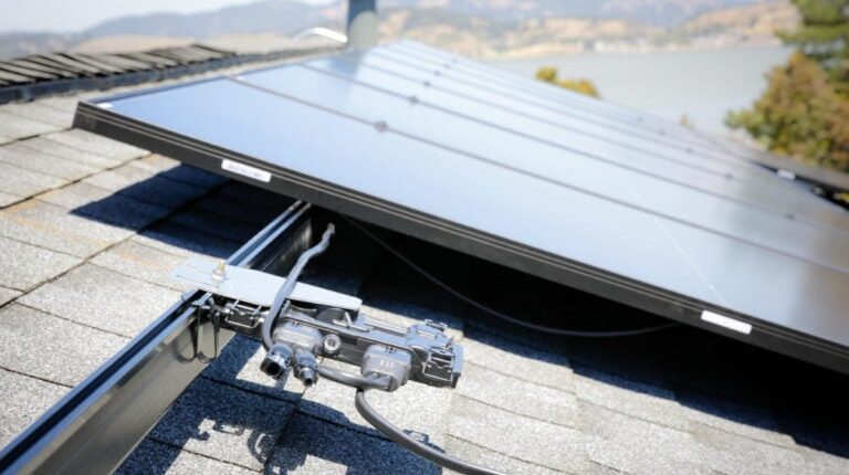 los-ingresos-de-enphase-aumentan,-las-tarifas-impactan-el-margen-en-el-tercer-trimestre