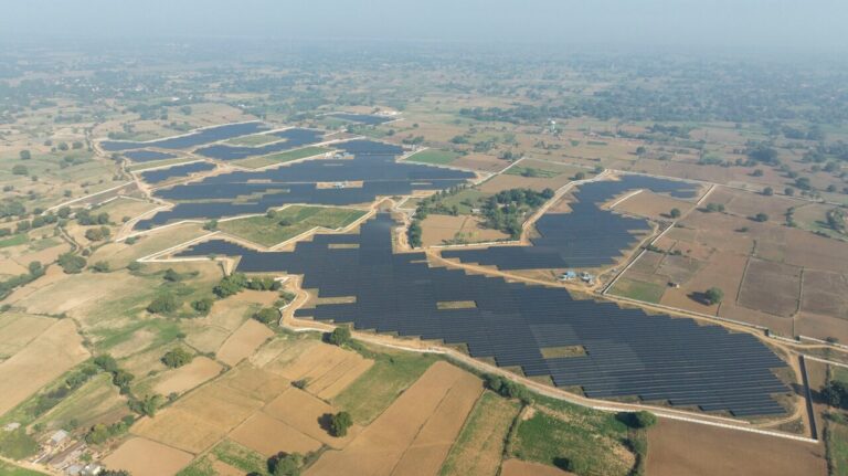 india-suma-11-gw-de-energia-solar-fotovoltaica-en-el-tercer-trimestre-de-2025-–-iife