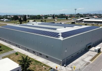 El Aeropuerto de Nápoles en Florida Adopta Energía Solar en su Nuevo Almacén