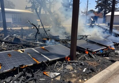 Impacto de un incendio forestal en proyectos solares listos para construir